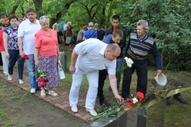 «Пламя ударило в небо. Ты помнишь, Родина?...»