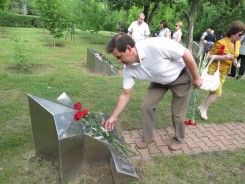 «Пламя ударило в небо. Ты помнишь, Родина?...»