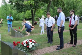 «Пламя ударило в небо. Ты помнишь, Родина?...»