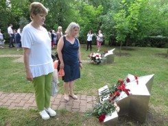 «Пламя ударило в небо. Ты помнишь, Родина?...»