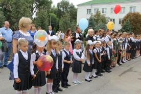 1 сентября в школах Волгодонска прозвучал первый звонок: за парты сели около 15 тысяч юных горожан