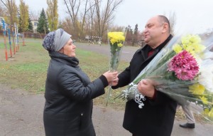 В округе № 4 прошла традиционная акция «Цветы – мамам»