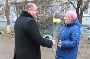 В округе № 4 прошла традиционная акция «Цветы – мамам»
