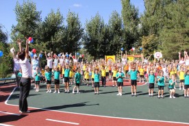 Малыши из «Колокольчика» получили в подарок современную спортивную площадку