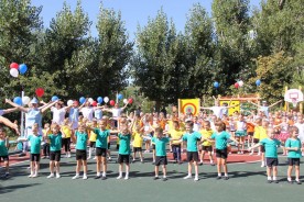 Малыши из «Колокольчика» получили в подарок современную спортивную площадку