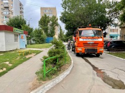 Полив зеленых насаждений в 8 округе