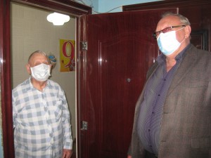 Депутат Алексей Бородин с поздравлениями и подарками посетил участников Великой Отечественной войны
