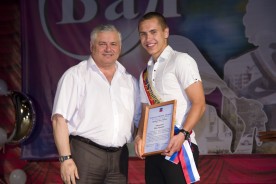 Для выпускников школ отзвучал прощальный бал
