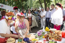 Литература, цветы и победа над фашизмом