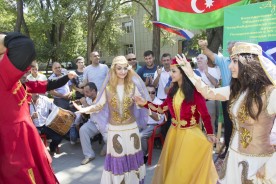 Литература, цветы и победа над фашизмом