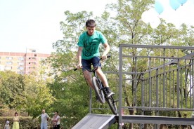 В сквере Машиностроителей открылся первый городской скейт-парк