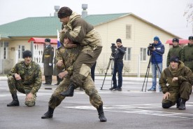 Людмила Ткаченко поздравила будущих защитников Отечества с Днем призывника