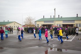 Людмила Ткаченко поздравила будущих защитников Отечества с Днем призывника