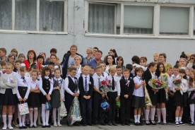 «По одной простой примете узнаем мы этот день…». В школах Волгодонска прозвучал первый звонок