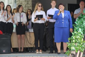 «По одной простой примете узнаем мы этот день…». В школах Волгодонска прозвучал первый звонок
