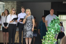 «По одной простой примете узнаем мы этот день…». В школах Волгодонска прозвучал первый звонок