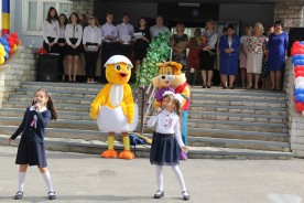 «По одной простой примете узнаем мы этот день…». В школах Волгодонска прозвучал первый звонок