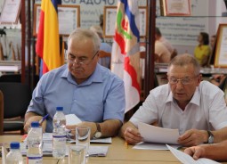 На заседании комиссии по ЖКХ депутаты вновь разбирались в проблемных вопросах благоустройства