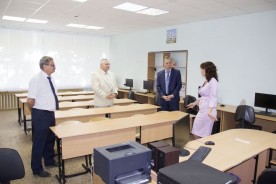 В День знаний Петр Горчанюк презентовал «атомкласс» ученикам гимназии «Юридическая»
