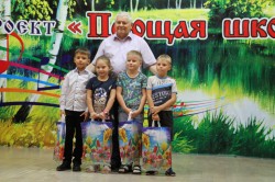 Депутат Пётр Горчанюк поздравил первоклассников избирательного округа №15 с Днём Знаний.
