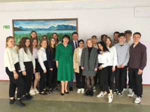 Округ 18. Депутат Сергей  Ладанов общается с молодежью