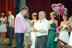 Петр Горчанюк вручил дипломы выпускникам Волгодонского института сервиса