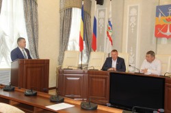 Уровень городских зарплат, тарифы, права потребителей: депутаты на комиссии по экономическому развитию рассмотрели вопросы качества жизни горожан