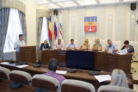 Депутаты обсудили меры по ограничению продажи алкогольной продукции несовершеннолетним и в ночное время