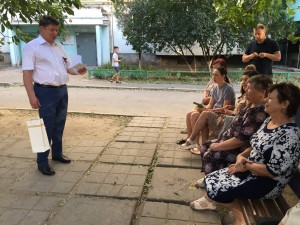 Округ 18. 30-летний юбилей у многоквартирного дома