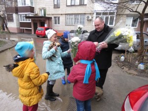 Спасибо, мамы: в округе № 4 прошла праздничная акция, посвященная Дню матери