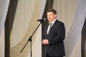 Сергей Ладанов наградил участников конференции Академии юных исследователей 