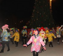 «… Теперь она, нарядная, на праздник к нам пришла». В Волгодонске торжественно открыты городские ёлки