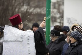 В праздник Крещения в семи микрорайонах города прошли церемонии водосвятия