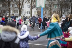 На Масленицу волгодонцы угощались блинами и водили хороводы