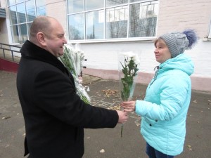В Волгодонске депутат Георгий Ковалевский поздравил с Днем матери жительниц округа № 4