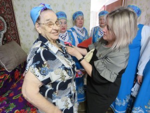 Фронтовую медсестру Ольгу Шелкову поздравили с «женским днем» в округе № 3