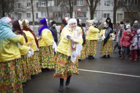 На Масленицу волгодонцы угощались блинами и водили хороводы