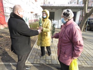 В Волгодонске депутат Георгий Ковалевский поздравил с Днем матери жительниц округа № 4
