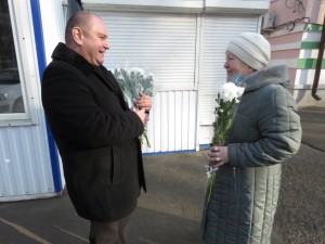 В Волгодонске депутат Георгий Ковалевский поздравил с Днем матери жительниц округа № 4