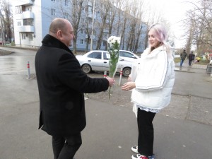 В Волгодонске депутат Георгий Ковалевский поздравил с Днем матери жительниц округа № 4