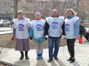 Акция «Тюльпаны Победы» в округе № 4: жители вместе с депутатом высадили более двух тысяч цветов