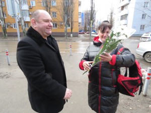 В Волгодонске депутат Георгий Ковалевский поздравил с Днем матери жительниц округа № 4