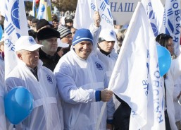 Чуть менее пяти тысяч волгодонцев прошли маршем по улицам в День народного единства