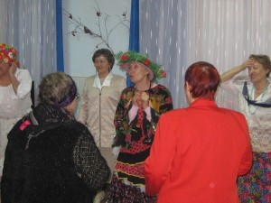  Мы Весну-красну встречаем.  В гости солнышко зовем. Славный праздник отмечаем И блины с утра печем!