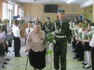 Носите ордена и в праздники и в будни...