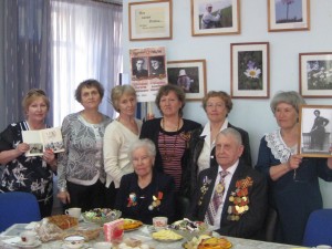 Нет в России семьи такой, где б не памятен был свой герой...