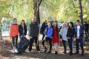 В 6-м округе депутат, студенты и жители провели большой субботник