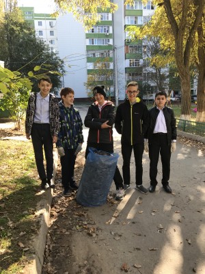 В микрорайоне «Звёздный», избирательного округа №15, состоялся осенний субботник.