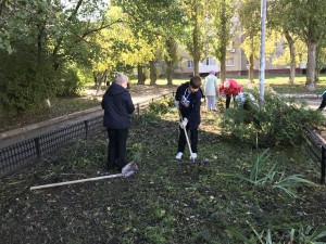В микрорайоне «Звёздный», избирательного округа №15, состоялся осенний субботник.