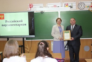 Депутат округа № 4 поговорил с учениками школы № 9 о местном самоуправлении